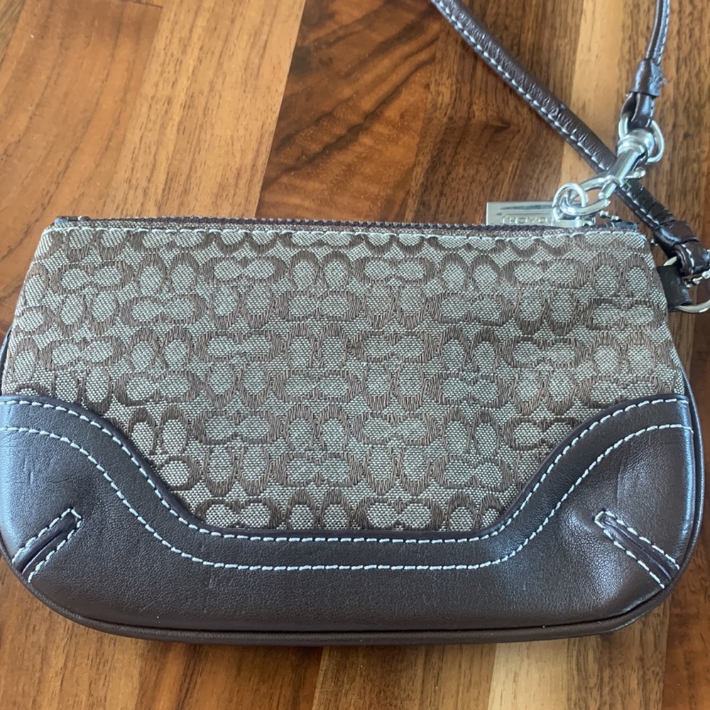 Coach wristlet - Picture 4 of 5